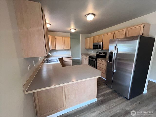 767 Oakhurst Drive, Pacific, WA 98047