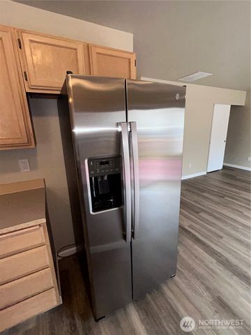 767 Oakhurst Drive, Pacific, WA 98047