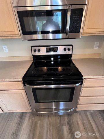 767 Oakhurst Drive, Pacific, WA 98047