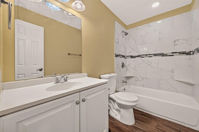 12818 Huntington Field Drive, Houston, TX 77099