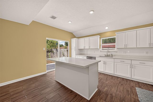 12818 Huntington Field Drive, Houston, TX 77099