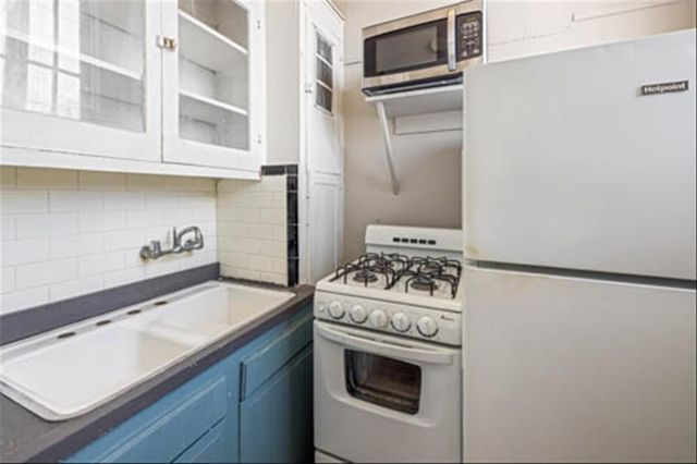 1902 Church St 6, Galveston, TX 77550