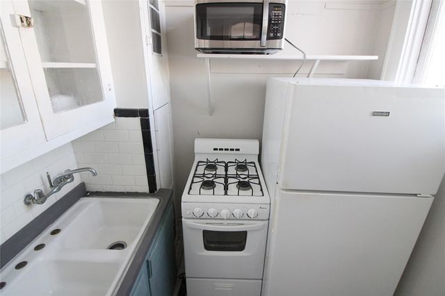 1902 Church St 6, Galveston, TX 77550