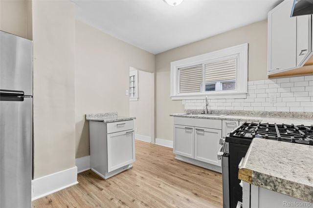 14856 Santa Rosa Drive, Detroit, MI 48238