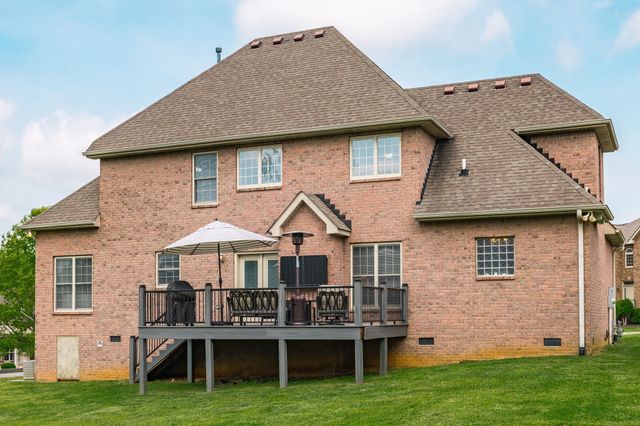 1022 Tower Hill Ln, Hendersonville, TN 37075