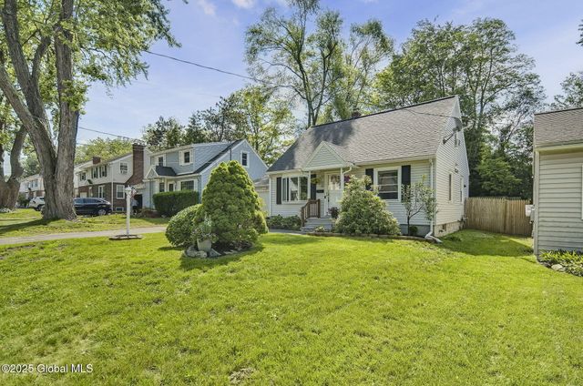 13 Fuller Terrace, Colonie, NY 12205
