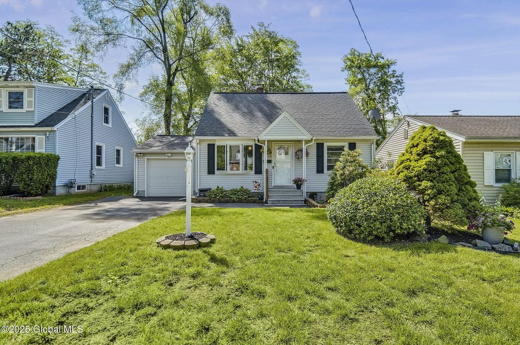 13 Fuller Terrace, Colonie, NY 12205