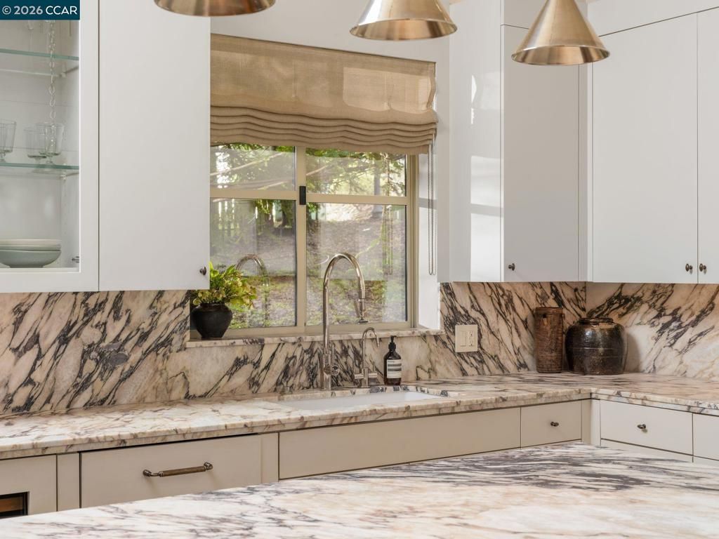 Image 12 of property listing at 6 Dorothy Pl, Berkeley, CA 94705