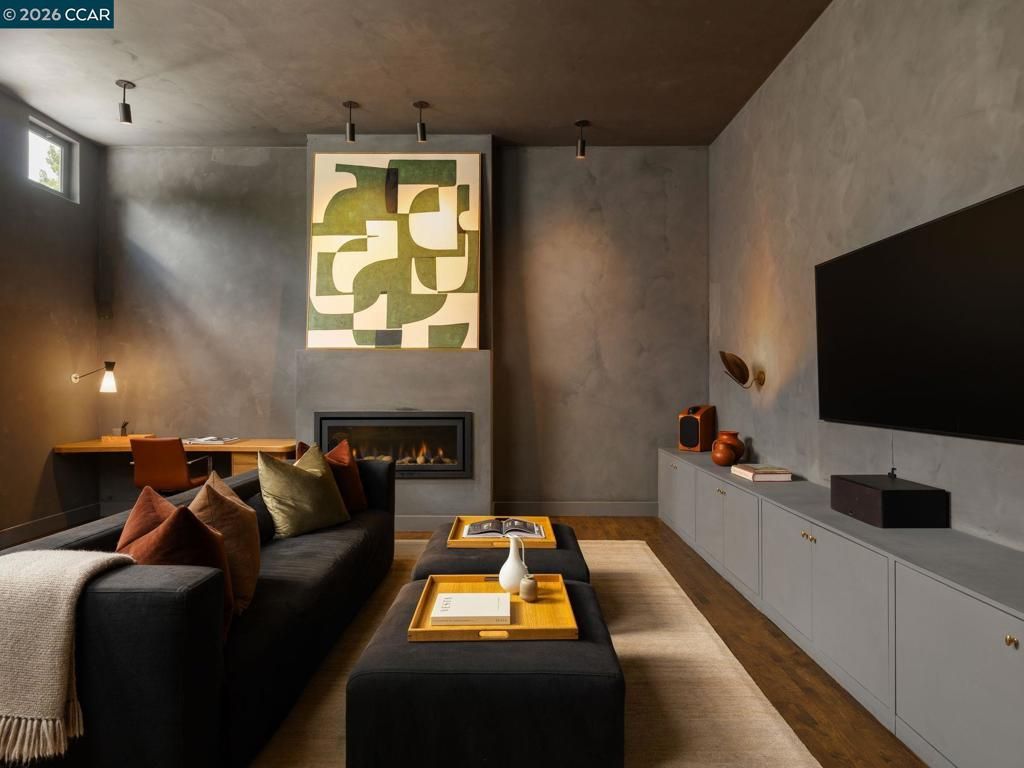 Image 14 of property listing at 6 Dorothy Pl, Berkeley, CA 94705