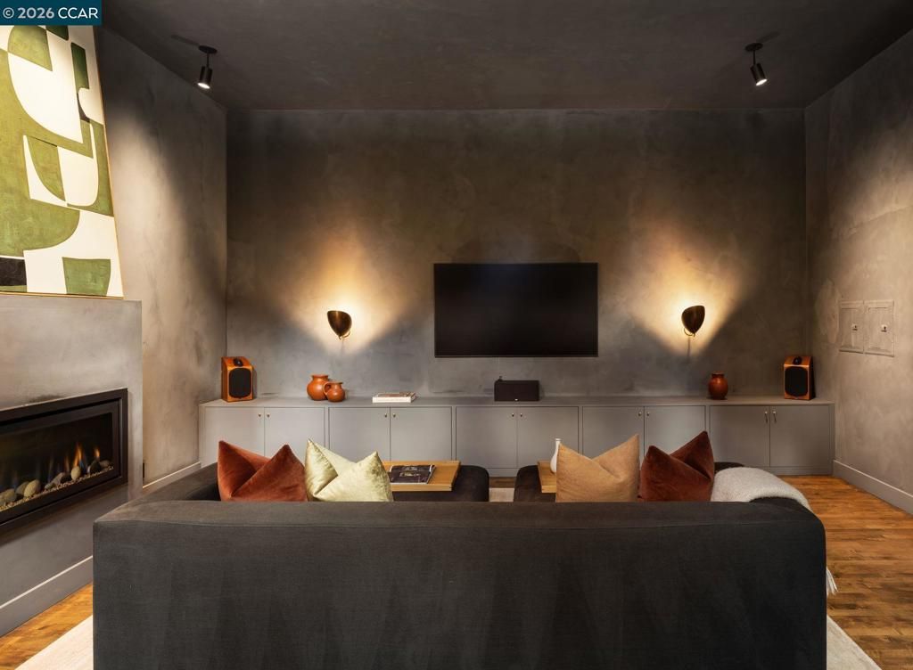 Image 16 of property listing at 6 Dorothy Pl, Berkeley, CA 94705