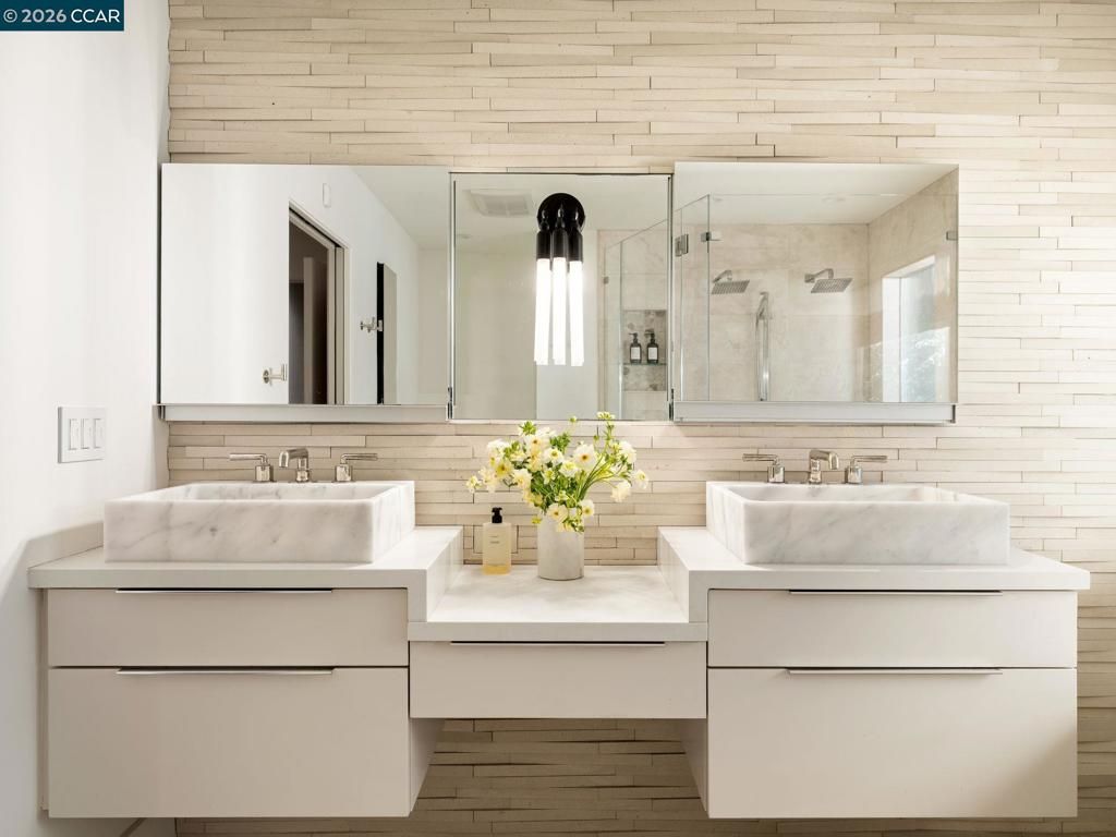 Image 23 of property listing at 6 Dorothy Pl, Berkeley, CA 94705