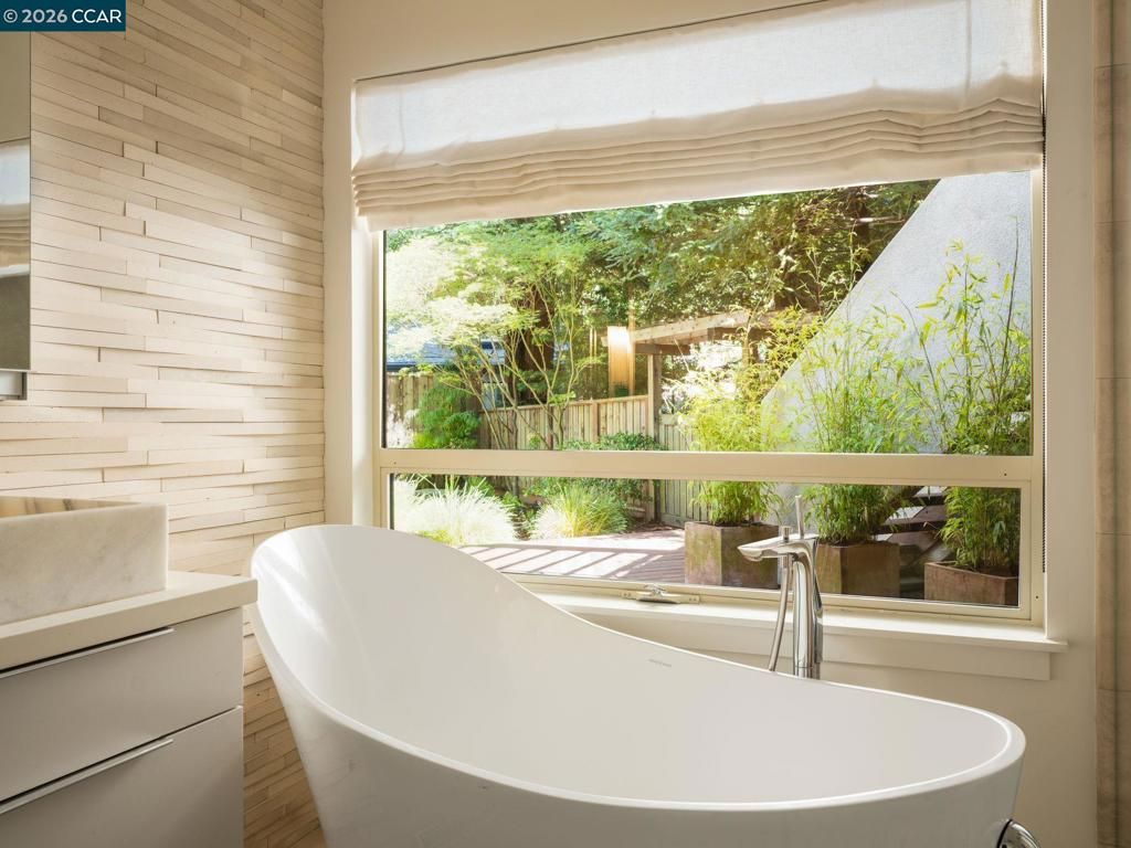 Image 24 of property listing at 6 Dorothy Pl, Berkeley, CA 94705