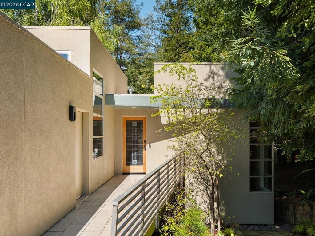 Image 3 of property listing at 6 Dorothy Pl, Berkeley, CA 94705