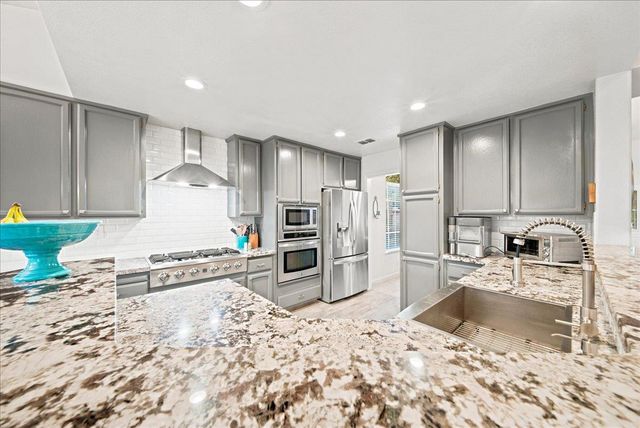903 Graf Ct, Roseville, CA 95661