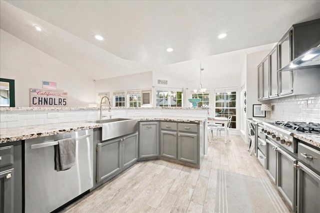 903 Graf Ct, Roseville, CA 95661