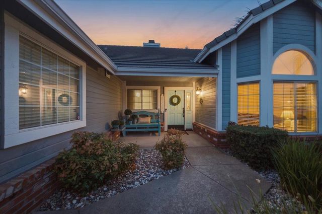 903 Graf Ct, Roseville, CA 95661