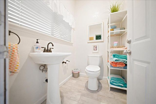 903 Graf Ct, Roseville, CA 95661