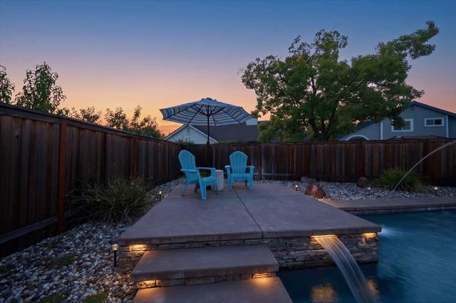 903 Graf Ct, Roseville, CA 95661