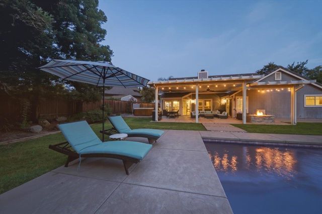 903 Graf Ct, Roseville, CA 95661
