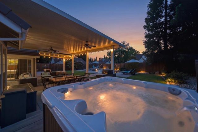 903 Graf Ct, Roseville, CA 95661