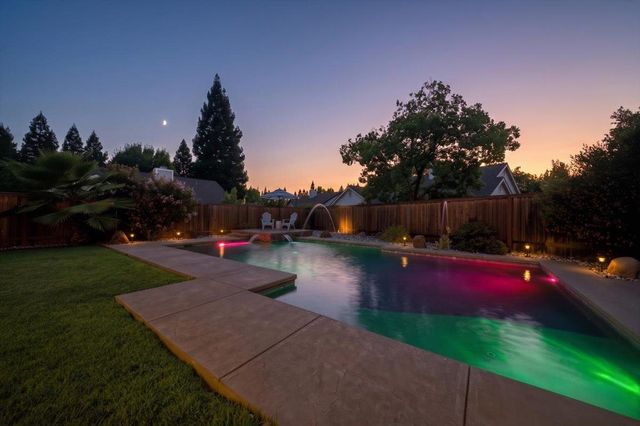 903 Graf Ct, Roseville, CA 95661