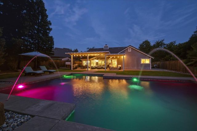 903 Graf Ct, Roseville, CA 95661
