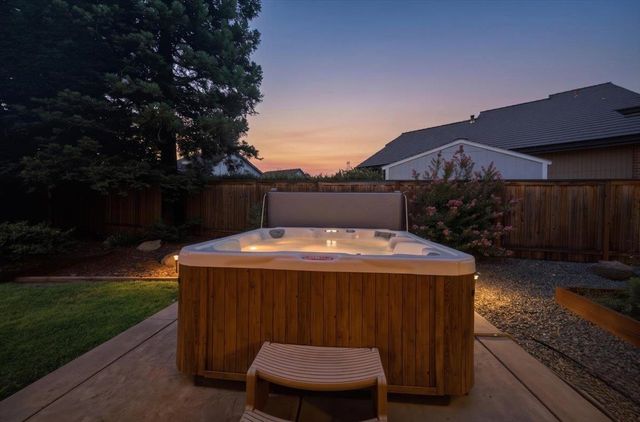 903 Graf Ct, Roseville, CA 95661
