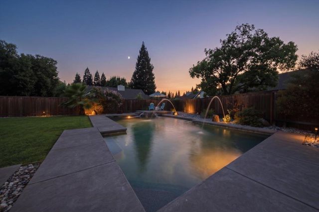 903 Graf Ct, Roseville, CA 95661