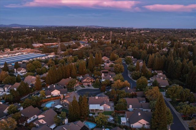 903 Graf Ct, Roseville, CA 95661