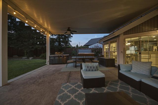 903 Graf Ct, Roseville, CA 95661