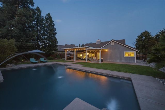 903 Graf Ct, Roseville, CA 95661
