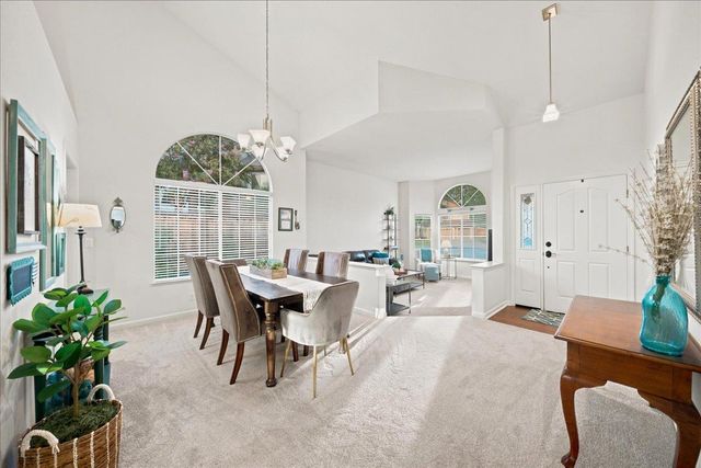 903 Graf Ct, Roseville, CA 95661