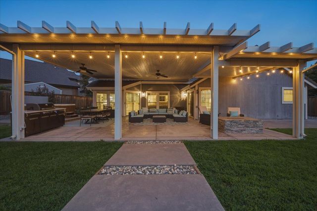 903 Graf Ct, Roseville, CA 95661
