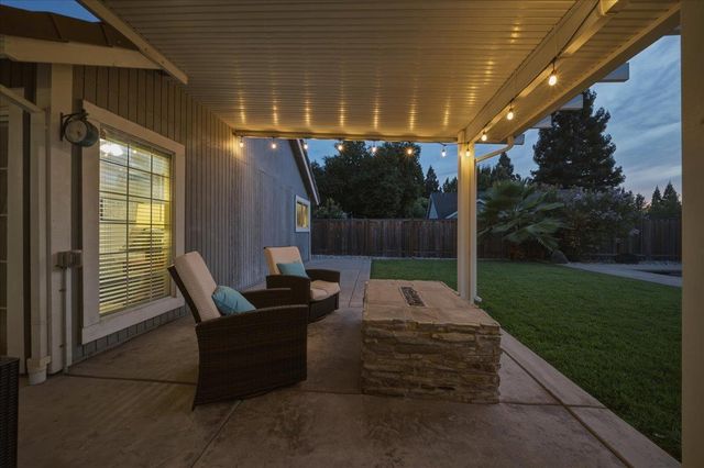 903 Graf Ct, Roseville, CA 95661