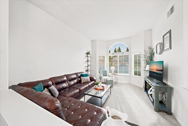 903 Graf Ct, Roseville, CA 95661
