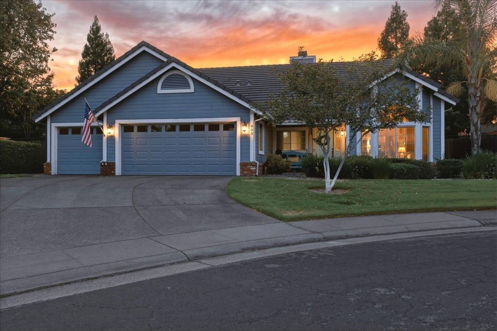 903 Graf Ct, Roseville, CA 95661