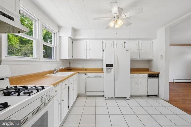 401 LAKE DR, Mount Holly, NJ 08060