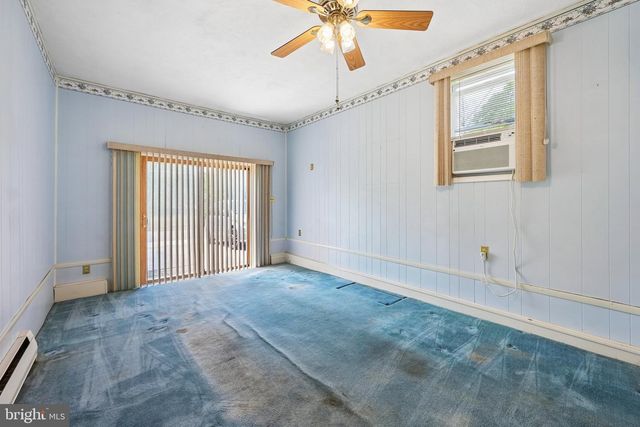 401 LAKE DR, Mount Holly, NJ 08060