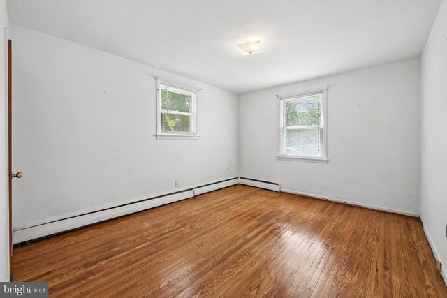 401 LAKE DR, Mount Holly, NJ 08060