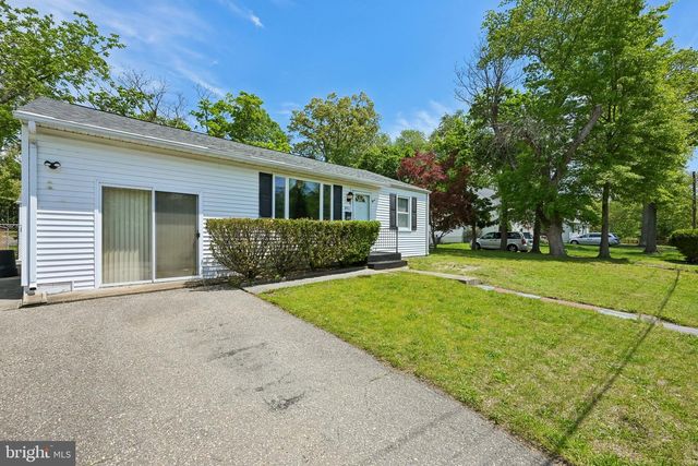 401 LAKE DR, Mount Holly, NJ 08060