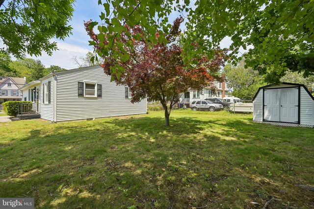 401 LAKE DR, Mount Holly, NJ 08060