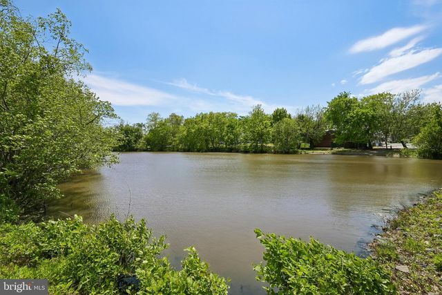401 LAKE DR, Mount Holly, NJ 08060