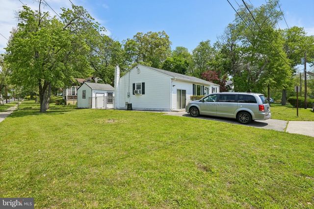 401 LAKE DR, Mount Holly, NJ 08060