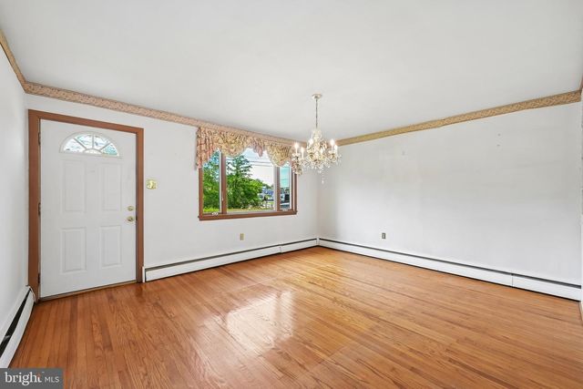 401 LAKE DR, Mount Holly, NJ 08060