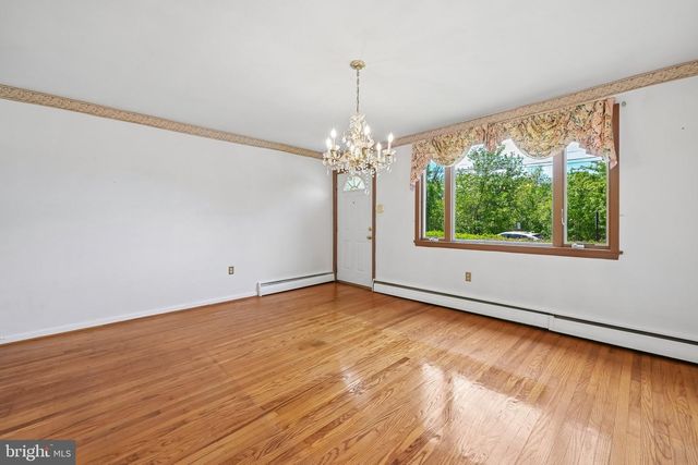 401 LAKE DR, Mount Holly, NJ 08060