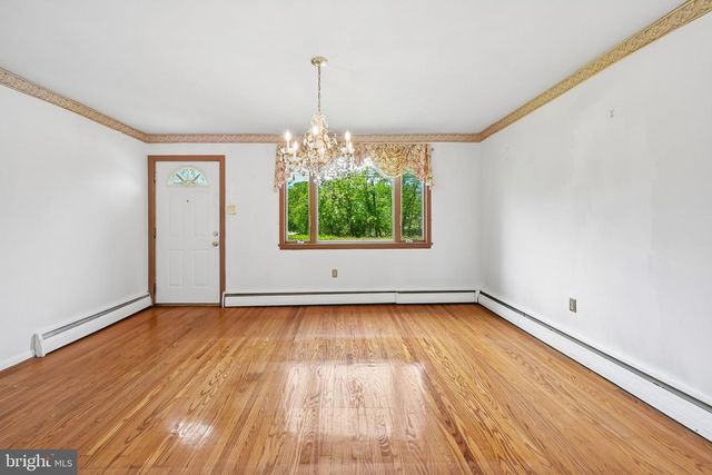 401 LAKE DR, Mount Holly, NJ 08060
