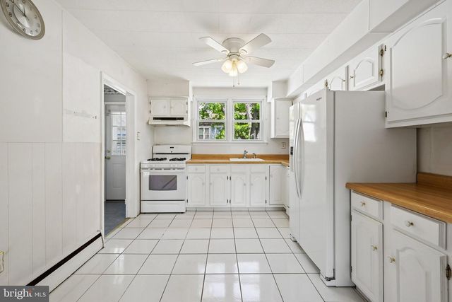 401 LAKE DR, Mount Holly, NJ 08060
