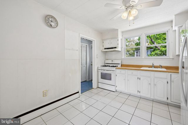 401 LAKE DR, Mount Holly, NJ 08060