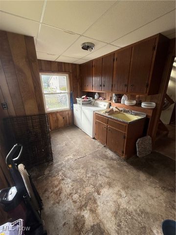 1945 Norwood Street NW, Warren, OH 44485