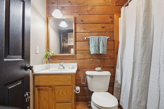 680 Lakeside Dr, Smithville, TN 37166